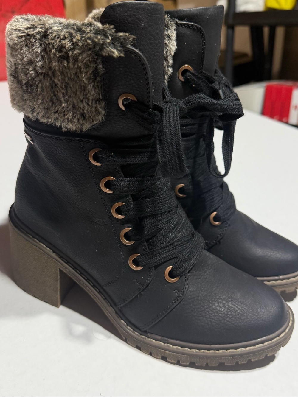 Roxy Black Lace-Up Faux Fur Block Heel Boots size 8.5